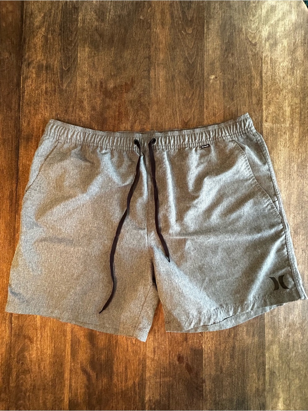 Hurley Men’s Gray Elastic Waist Shorts Size XL